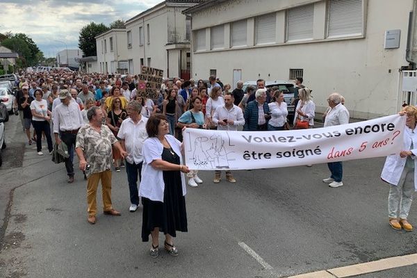 Médecins et habitants se sont réunis à Sainte-Foy-la-Grande (Gironde), samedi 29 juillet, pour alerter sur le manque de généralistes.