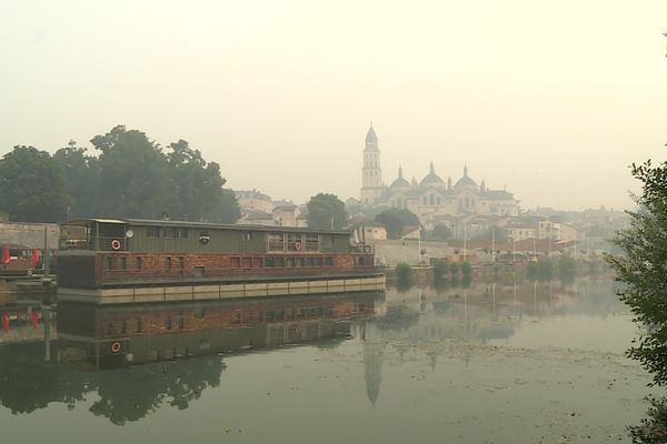 Périgueux envahi par les fumées des incendies de Gironde