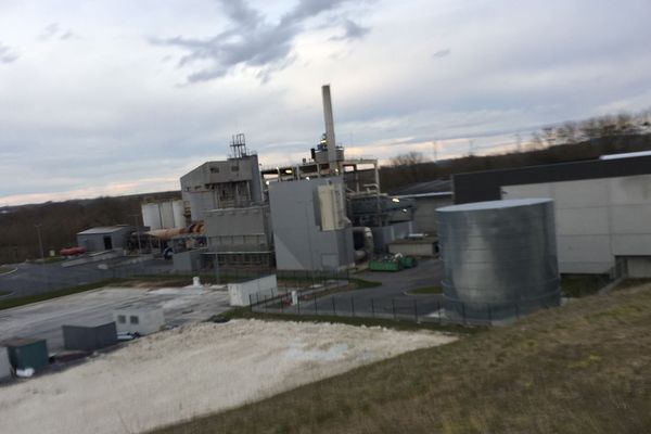 L'usine d'incinération de Vendeuil, après la maîtrise de l'incendie, lundi 5 mars 2018.