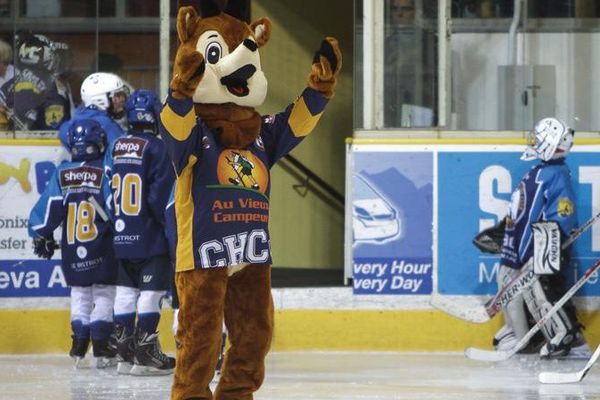 Les Chamois peuvent danser. En trois matchs, le minimum requis, ils ont su disposer de solides Spinaliens et s'offrent un billet pour les quarts de finale. Chamonix affrontera alors Rouen. Une sacrée bataille en perspective!