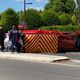 L'accident s'est produit vers 15H30, à Châlons-en-Champagne. Le conducteur d'un véhicule a perdu le contrôle et a traversé le terre-plein central, avant de venir percuter une voiture en stationnement.