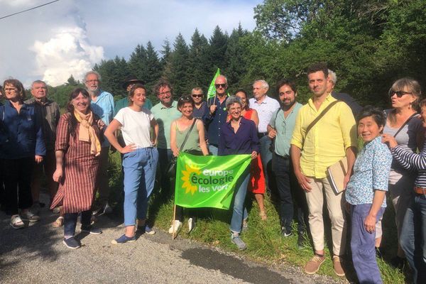 Les deux élues écologistes étaient de passage dans l'Aude lundi 12 juin pour soutenir les opposants à un projet de golf et d'hôtel de luxe à Fontiers-Cabardès, dans la montagne noire.