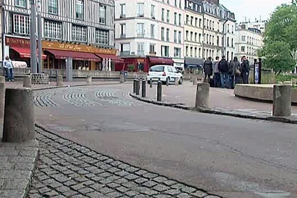 Une femme a été agressée par un chien place du Vieux Marché à Rouen