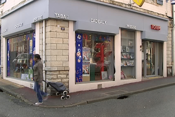 La buraliste a été agressée par un homme cagoulé et muni d'une arme de poing