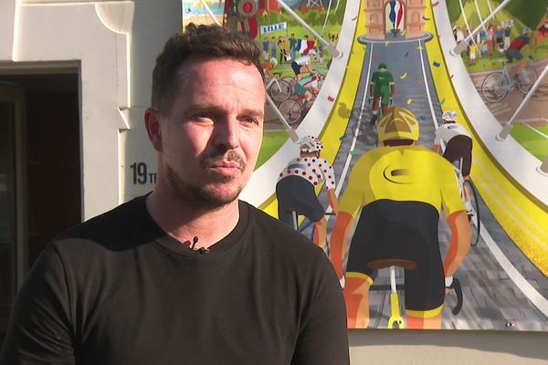 Matthieu Prudhomme, originaire de Wimereux et fondateur de l'agence graphique Wim', a dessiné l'affiche du Tour de France 2025.