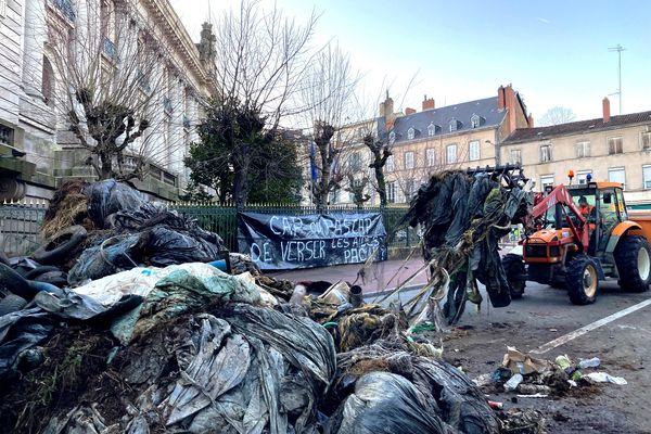 Manifestation FDSEA/JA devant la préfecture de Limoges