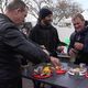 Une dégustation d'huîtres sur le marché de La Pallice