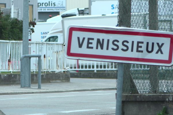 Les faits se sont déroulés dans le véhicule de la victime, dans une zone industrielle de Vénissieux.