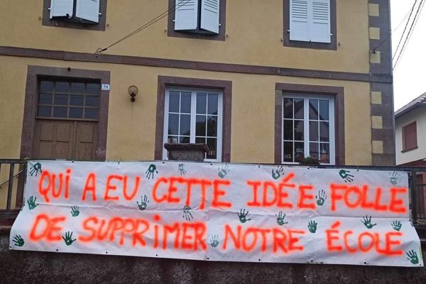 Les parents d'élèves de Schœnbourg se mobilisent pour empêcher la fermeture de l'unique classe de leur village.