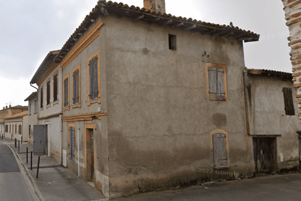 La maison située dans le centre-ville de Seysses (Haute-Garonne) est inhabitée.