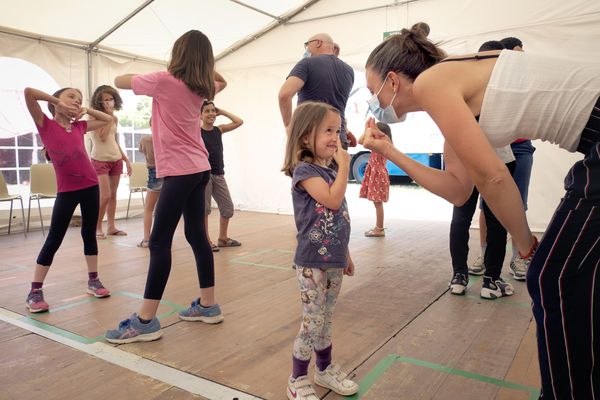 Envie de vous initier à la pratique du théâtre ? Nous vous proposons des ateliers tout au long de L'Île-de-France fête le théâtre.