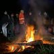 Une quinzaine de tracteurs et soixantaine d'agriculteurs de la Coordination rurale ont installé un campement au bord de l'A20 à Donzenac en Corrèze. 