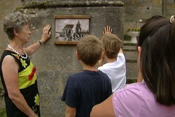 Les légendes associées à Saint-Saulge sont décrites sur des croquis répartis dans tout le village.