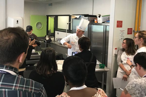 A Grenoble, Talentéo organise des sessions de recrutement en cuisine.