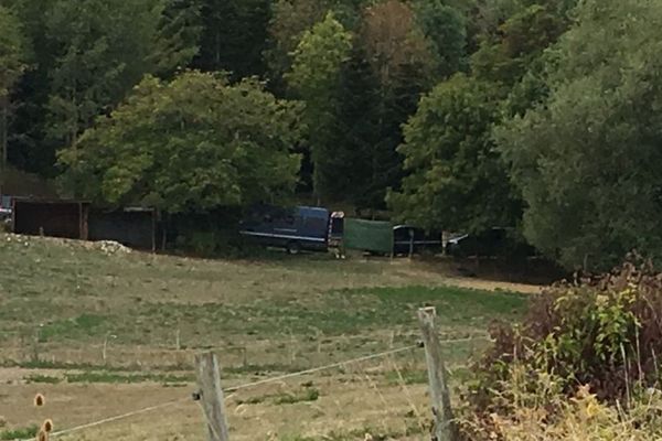 Des fouilles ont été menées au lieu-dit La Rigole, dans l'Yonne, en présence de Monique Olivier mardi 2 octobre 2018