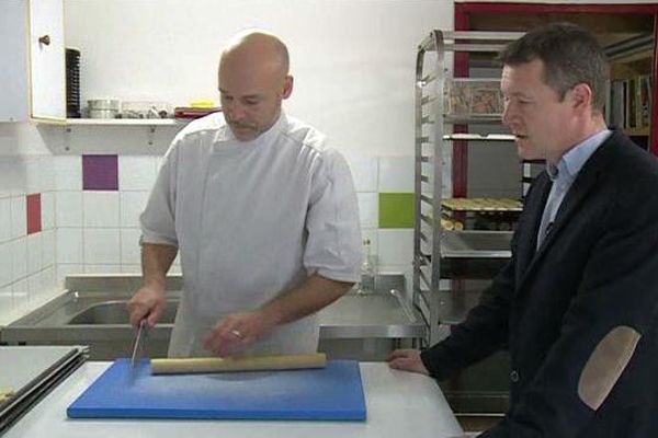 Laurent Caron, pâtissier Nîmois vend ses produits grâce au réseau de Patrice Boubon, chassseur de talents distingué au Sial d'Abou Dabi