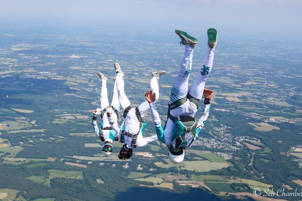 Les "Skynonymous", Clément Passemier, Florian Grielle et Cyrill Padieu représentent la France au prochain Championnat du monde de parachutisme.