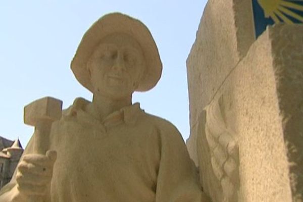 Le monument des bâtisseurs à Espalion