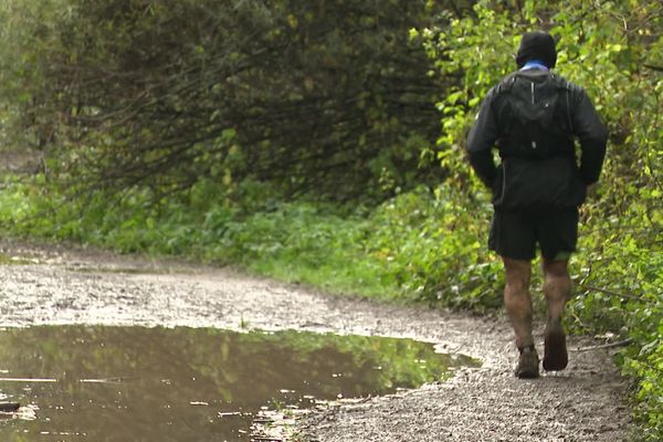 Le trail de la Backyard Chartreuse a débuté ce vendredi 4 novembre et aura durer de (très) nombreuses heures.