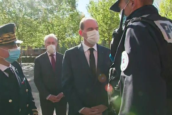 Le premier ministre Jean Castex a effectué une visite au commissariat central de Toulouse au lendemain de la mort d'une policière au commissariat de Rambouillet