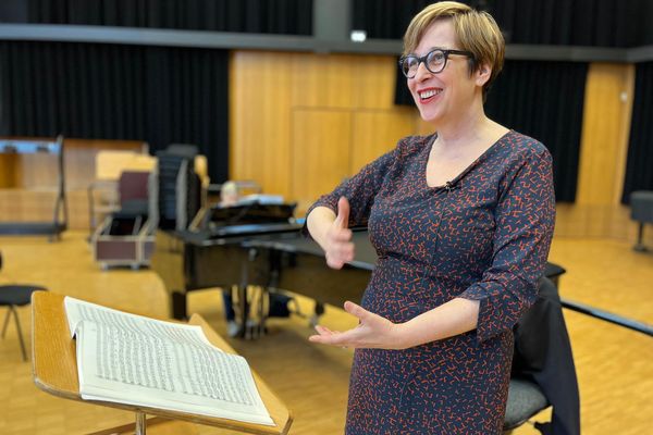 Catherine Bolzinger est la cheffe du choeur philharmonique de Strasbourg depuis 20 ans