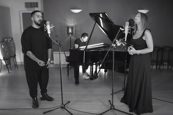 Les chanteurs Slimane et Vitaa rendent hommage à Maëlys