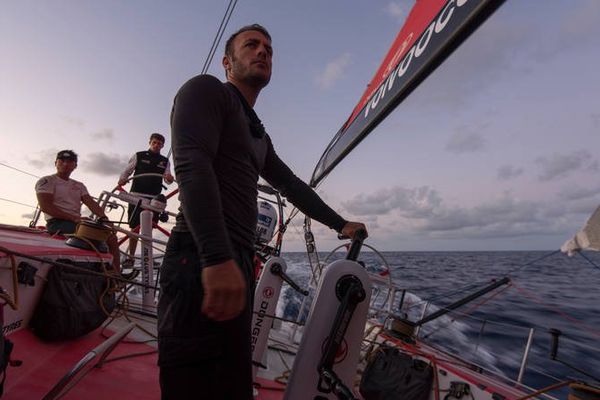 Dongfeng maintient le cap pendant la Volvo Ocean Race.