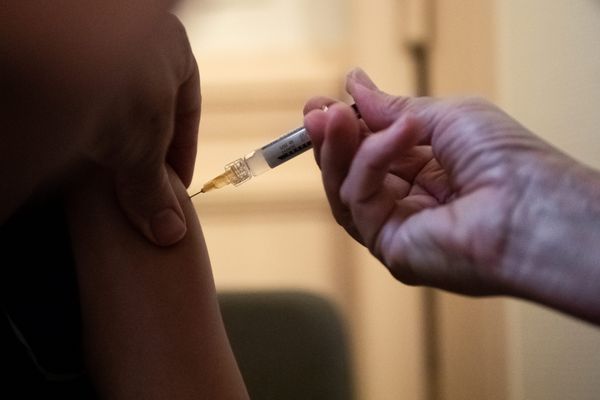 Il est possible de se faire vacciner depuis le 15 octobre dernier. La campagne prendra fin le 31 janvier 2025.