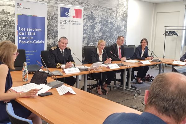 La réunion en préfecture du Pas-de-Calais à Arras, lundi 5 septembre.