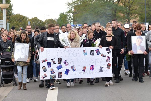 Une centaine de personnes se sont réunies pour rendre un dernier hommage à Solane.