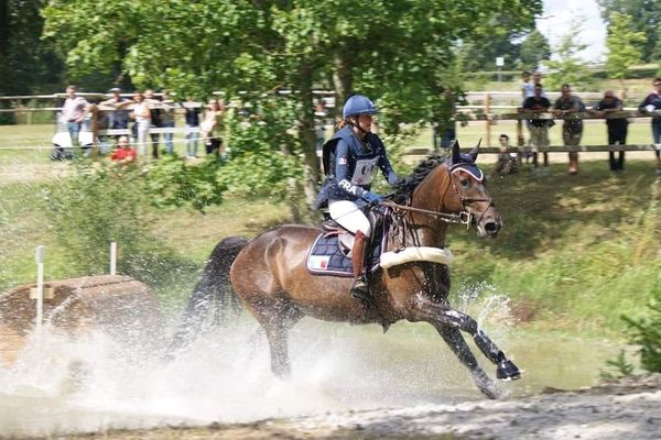 La cavalière Thaïs Meheust, durant la compétition du Grand Complet, au Haras du Pin (61), le 10 août 2019.