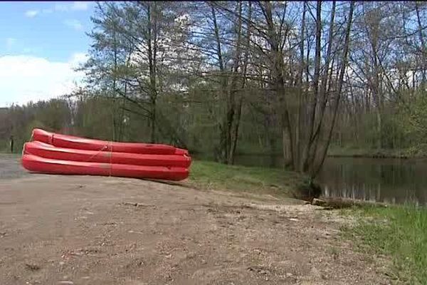 Alors que la saison des sports d'eaux vives va reprendre, pêcheurs et adeptes du canoë-kayak sont de nouveau en conflit dans le haut-Allier