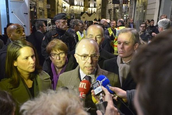 Johanna Rolland et Bernard Cazeneuve lundi soir, sur le lieu du drame.