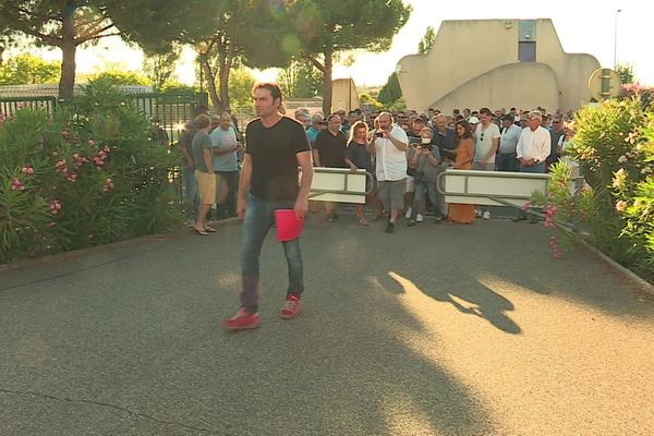 Christophe Dominici lors de son arrivée au stade Raoul Barrière de Béziers, soutenu par près de 300 supporters furieux de son éviction de la reprise de l'ASBH