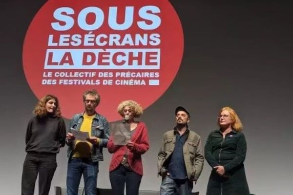 Le collectif sous les écrans la dèche prend la parole lors de chaque festival pour alerter sur la situation des salariés