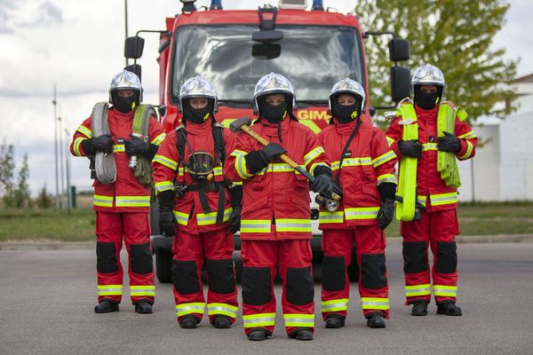 Les Tenues Des Pompiers De L Oise Passent Du Bleu Au Rouge