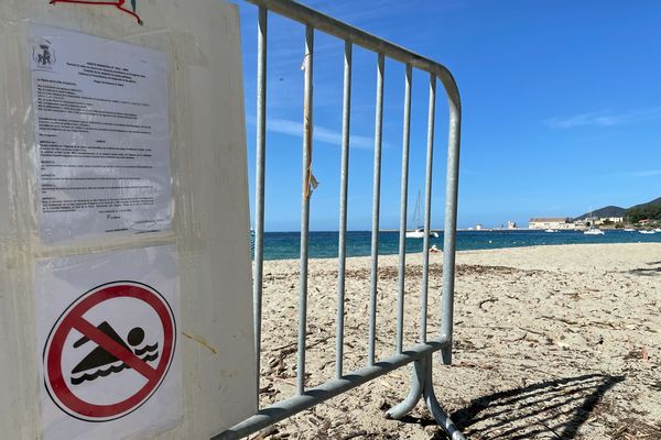 À Ajaccio, la baignade est interdite sur les plages du Ricanto et de Tahiti depuis le mercredi 23 juin.