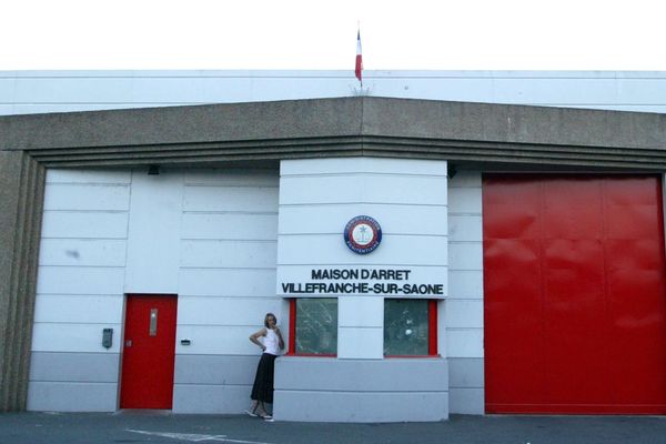 Rhône : 3 jeunes dont 2 mineurs tentent de couper le grillage de la prison de Villefranche