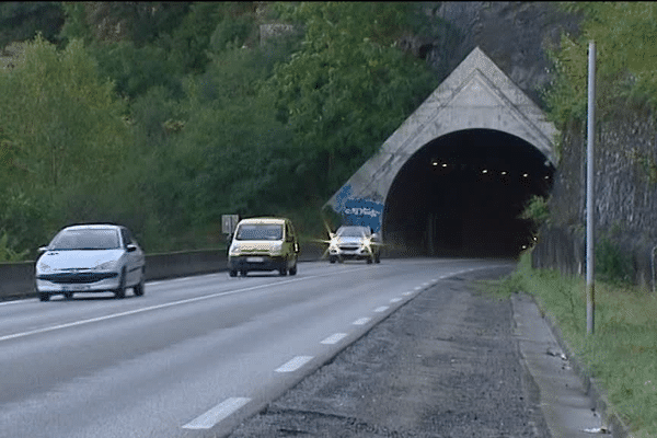 En arrivant du puy-en-Velay, le tunnel de Baza