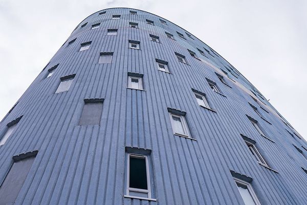 Un des immeubles construits par des architectes français dans l'après-guerre