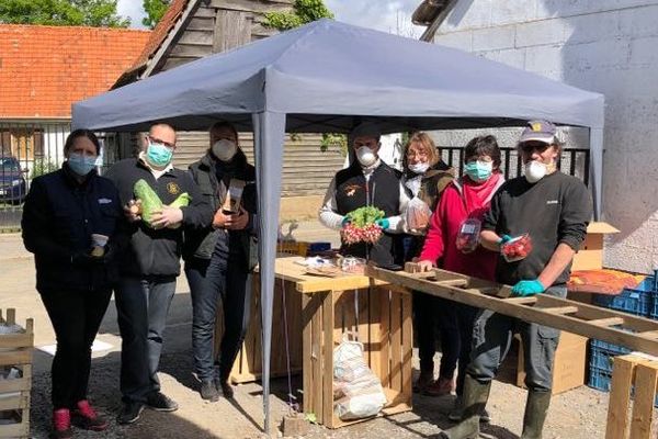 Le drive de l'EARL Davergne a permis de rassembler une dizaine de producteurs de la Somme