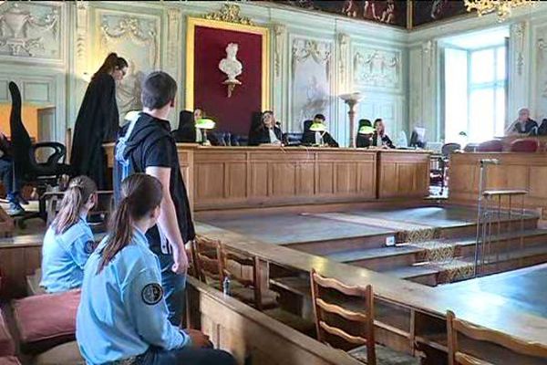 Le faux procès dans le vrai tribunal de Carpentras