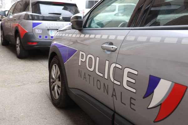 Une voiture de la police nationale