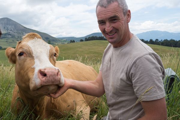 Michel Borel et sa vache Doucette