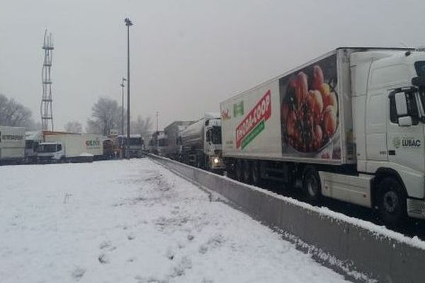 Des poids lourds stoppés