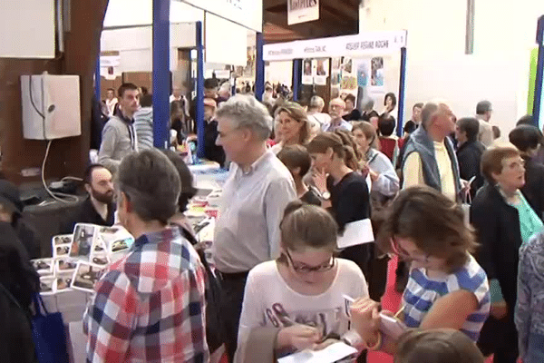 Heureusement, les stands de la plupart des auteurs sont restés éclairés.