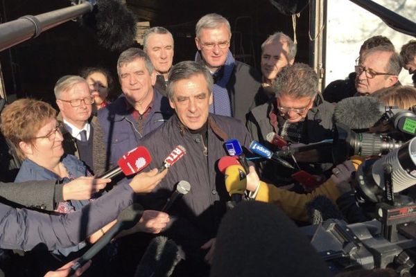 Beaucoup de journalistes pour la visite de François Fillon le 1er décembre 2016 en Sarthe