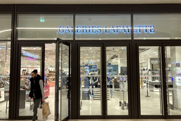 Des syndicalistes se sont réunis ce mercredi devant les Galeries Lafayette pour protester contre la réforme des retraites. Image d'illustration.