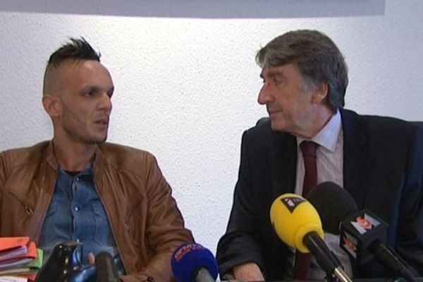 Mohamed Chaïb, frère de Moktaria, assassinée en 1997, avec l'avocat des familles des disparues de la gare de Perpignan, Me Etienne Nicolau - 18/10/2014