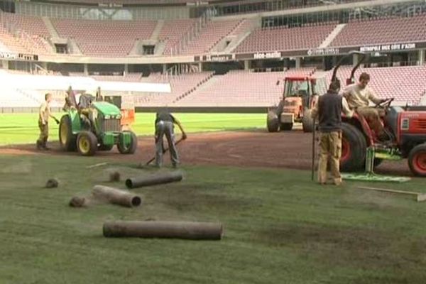 Depuis l'inauguration de l'Allianz Riviera, il y a un peu plus d'un an, la pelouse niçoise a déjà été remplacée pour moitié à la mi-novembre 2013, puis dans sa totalité au début de 2014.